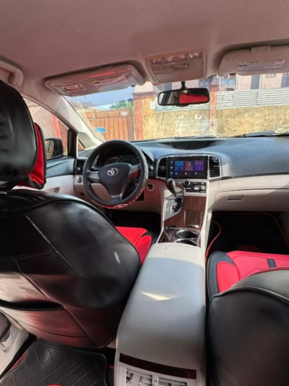 interiorFront