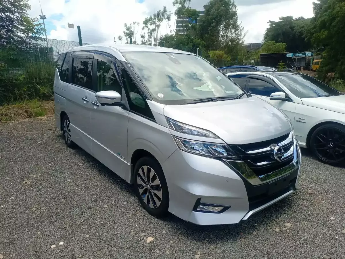 Nissan Serena Hybrid  - 2017