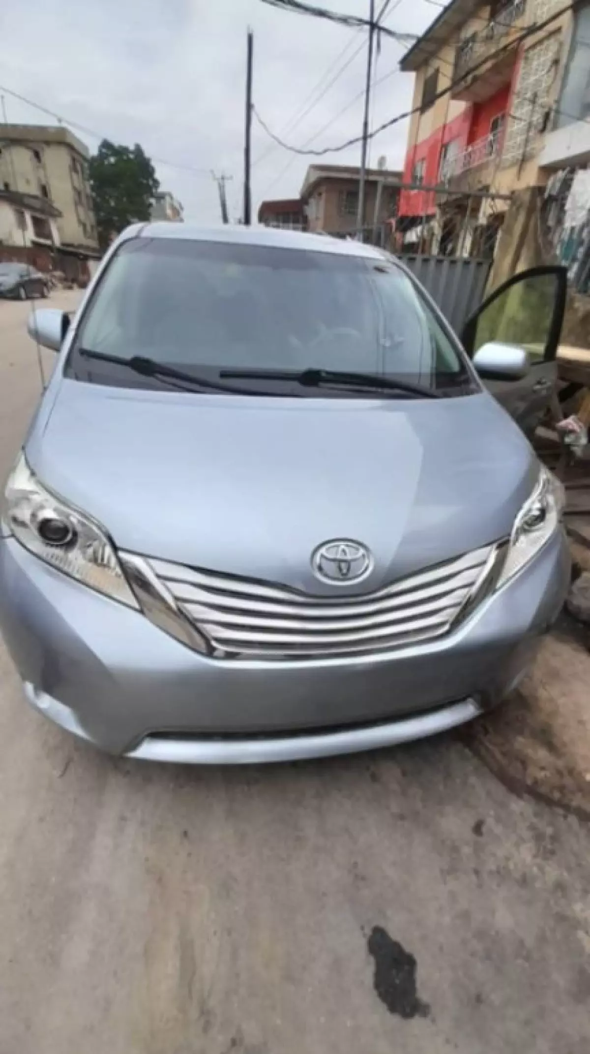 Toyota Sienna - 2011