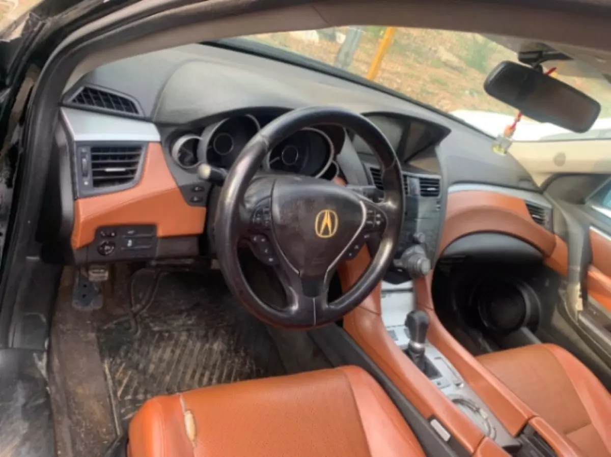 interiorFront