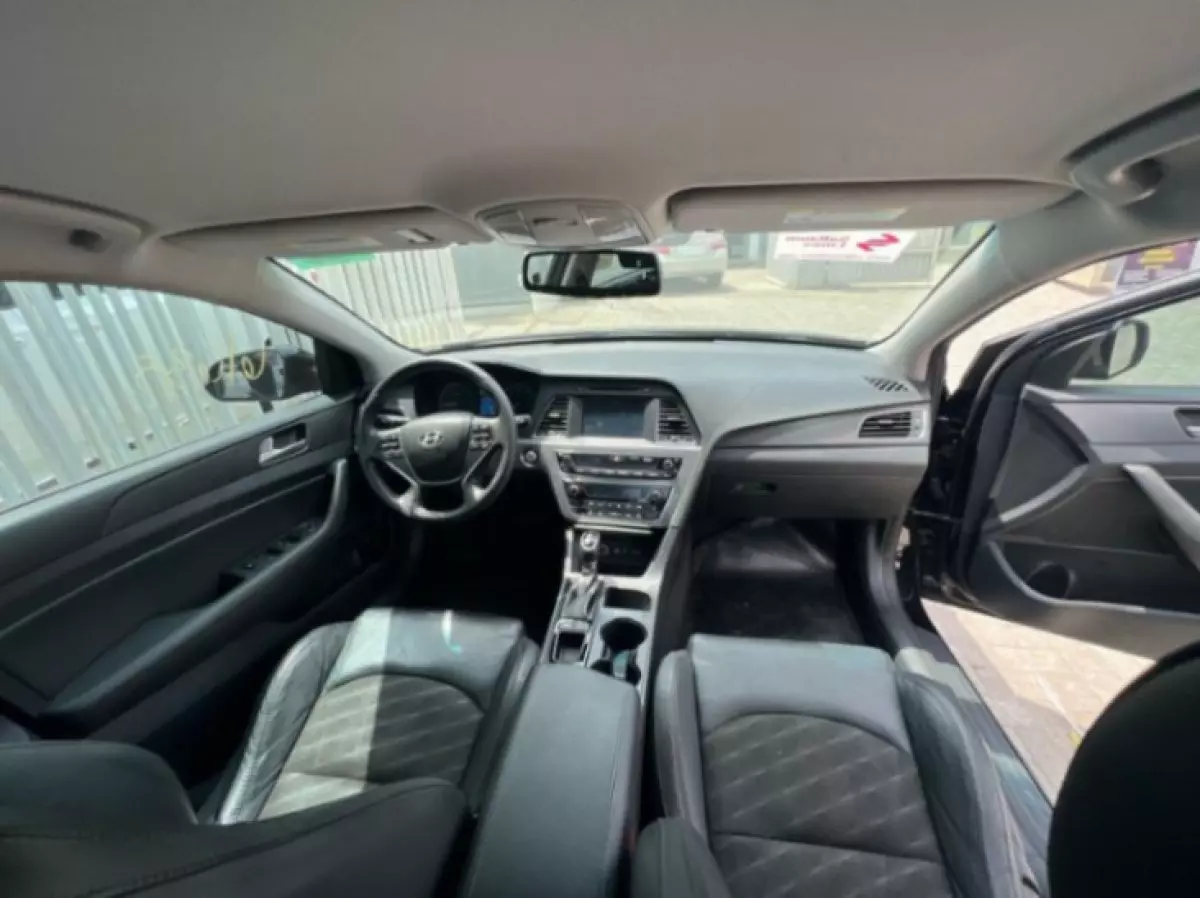 interiorFront