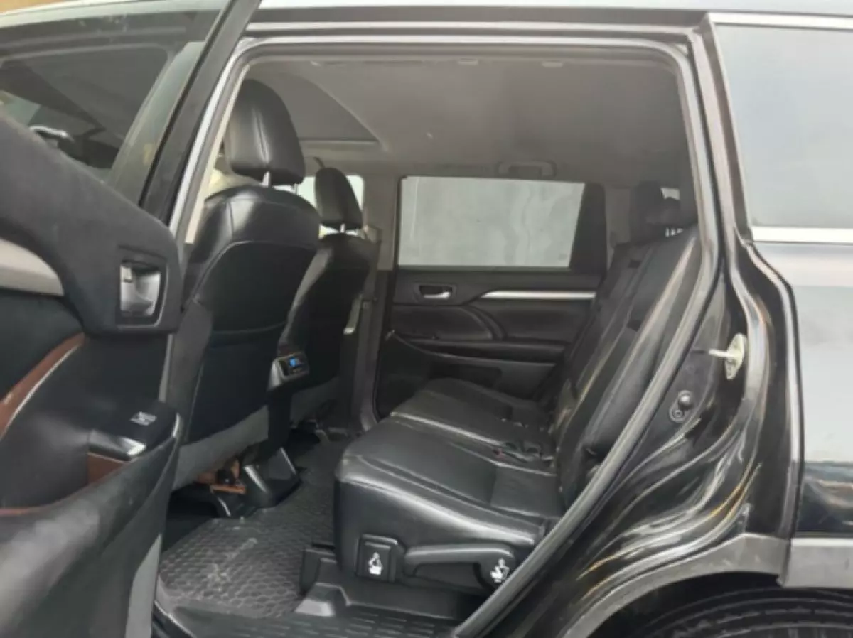 interiorBack
