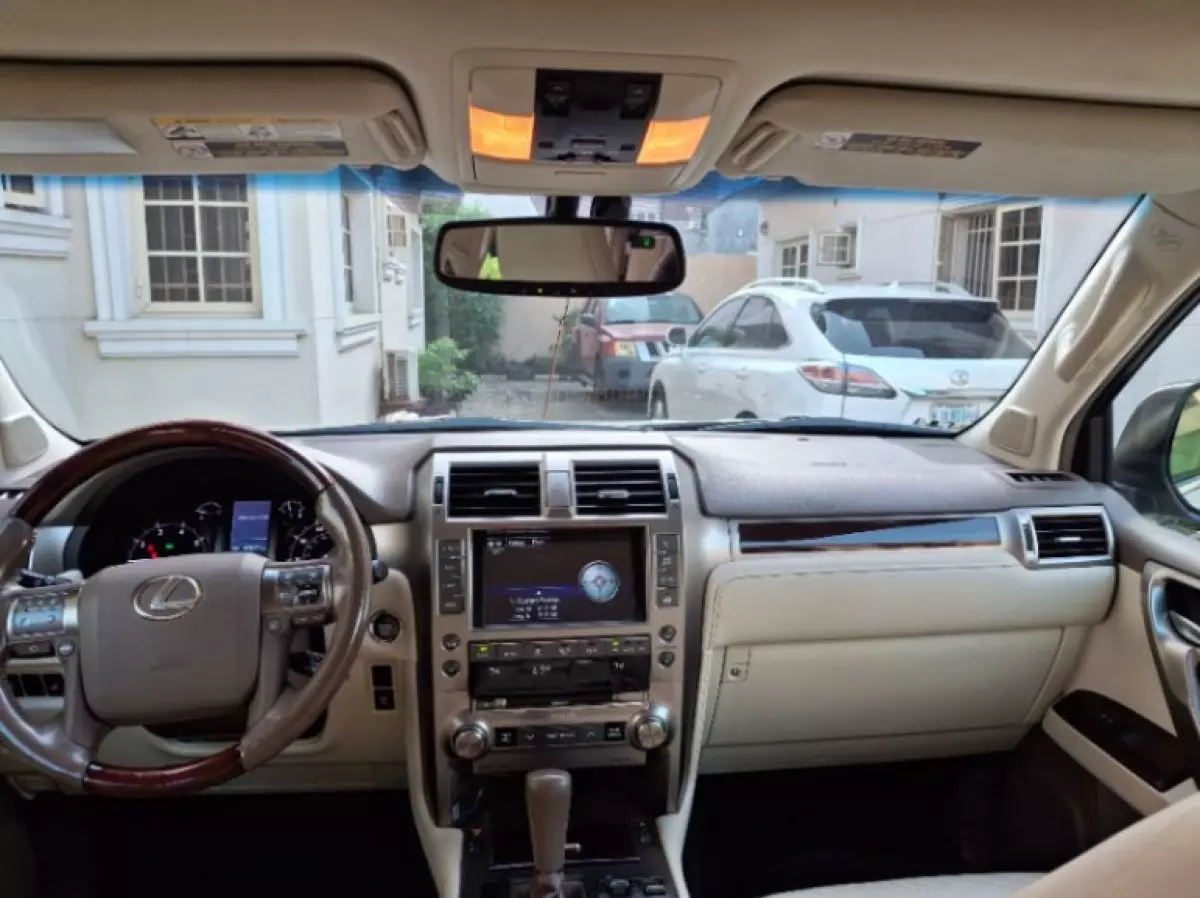interiorFront