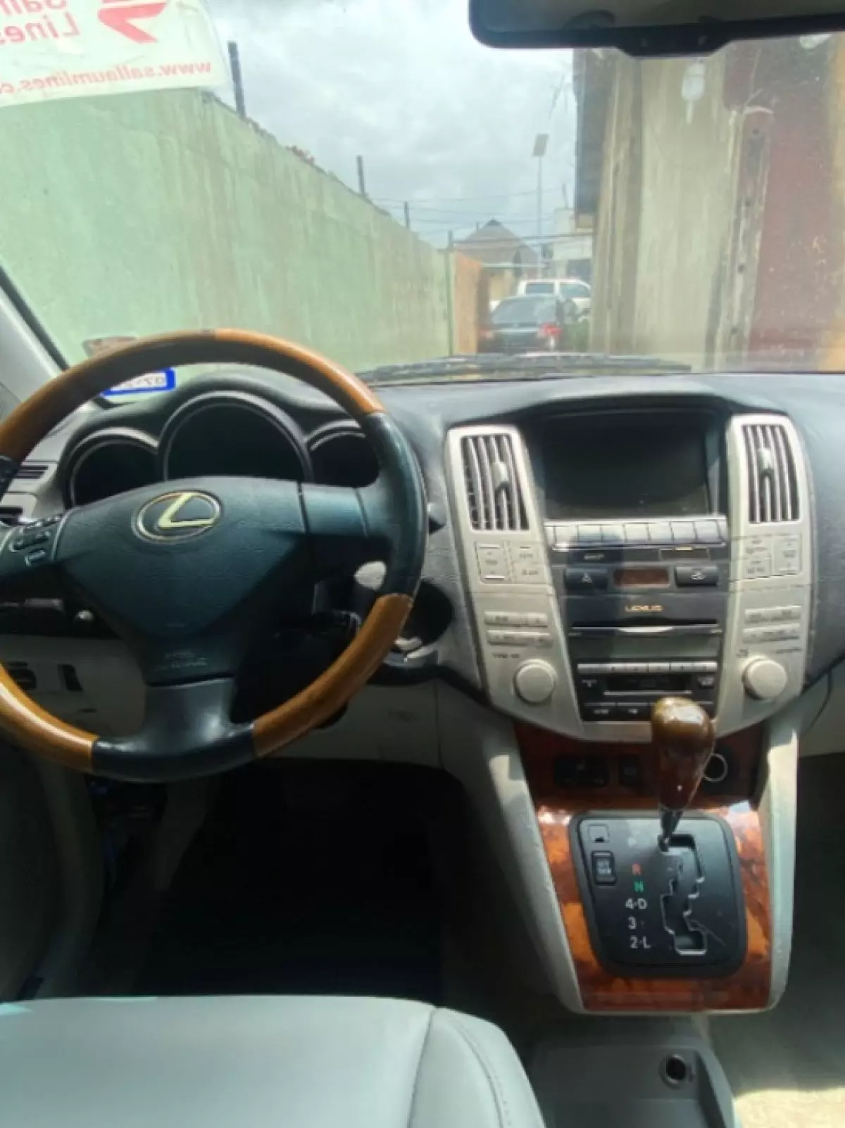interiorFront