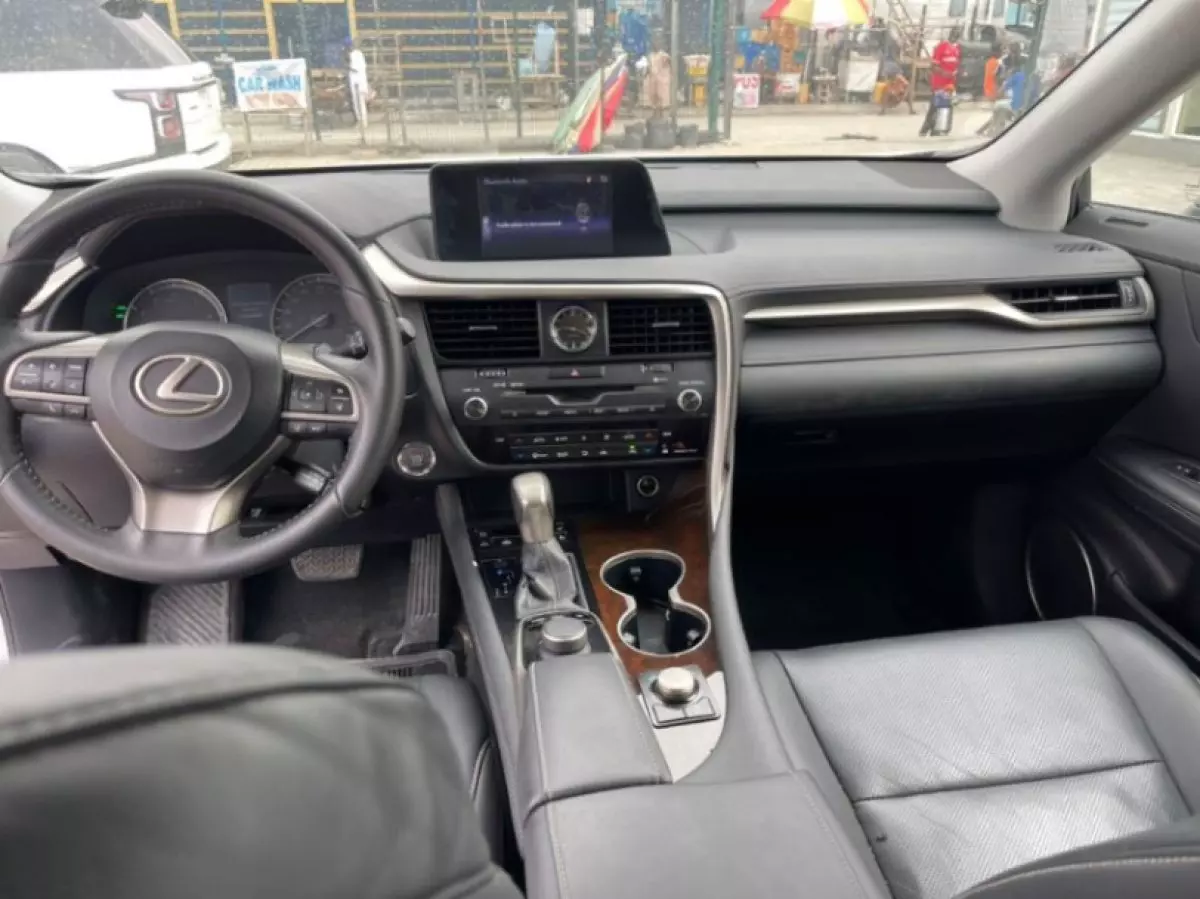 interiorFront