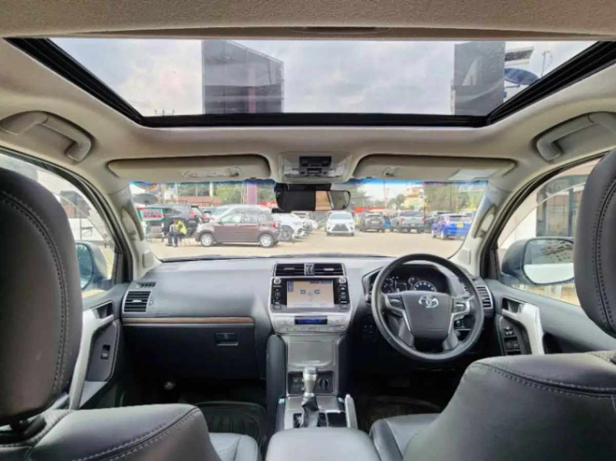 interiorFront