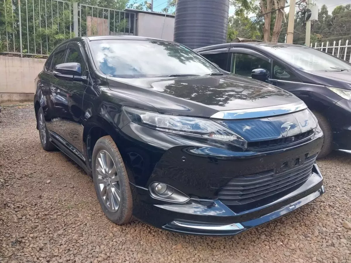 Toyota Harrier - 2016