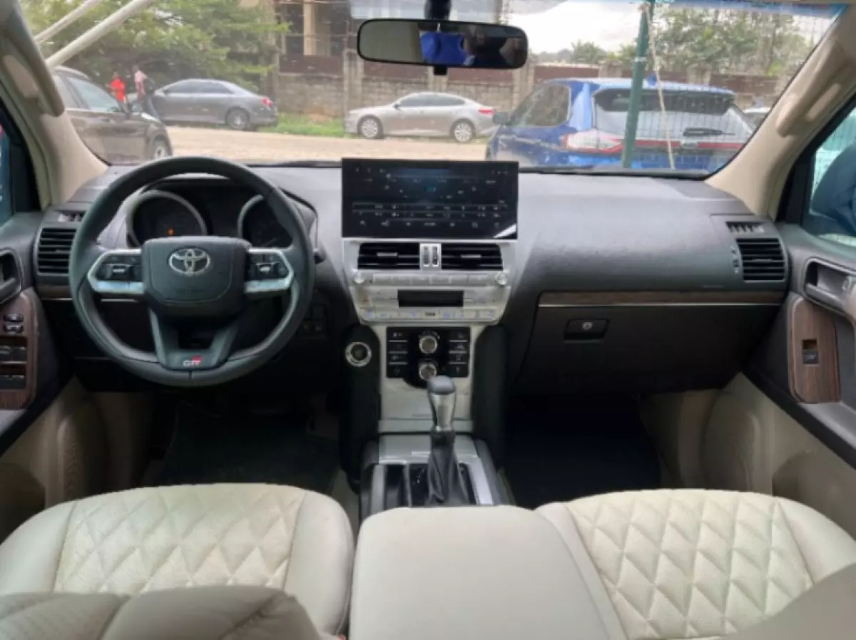interiorFront
