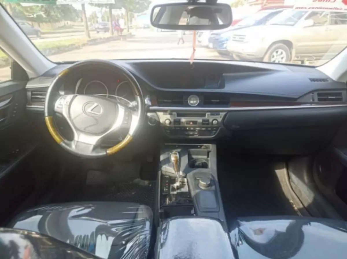 interiorFront