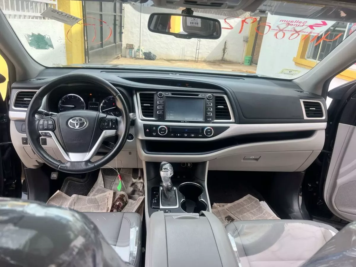 interiorFront