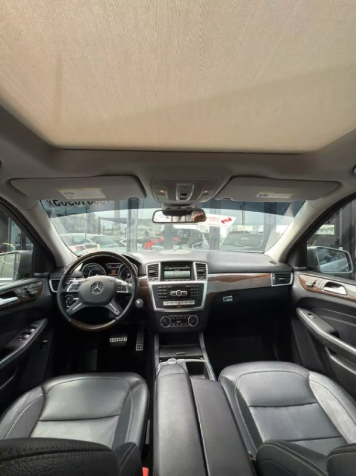 interiorFront