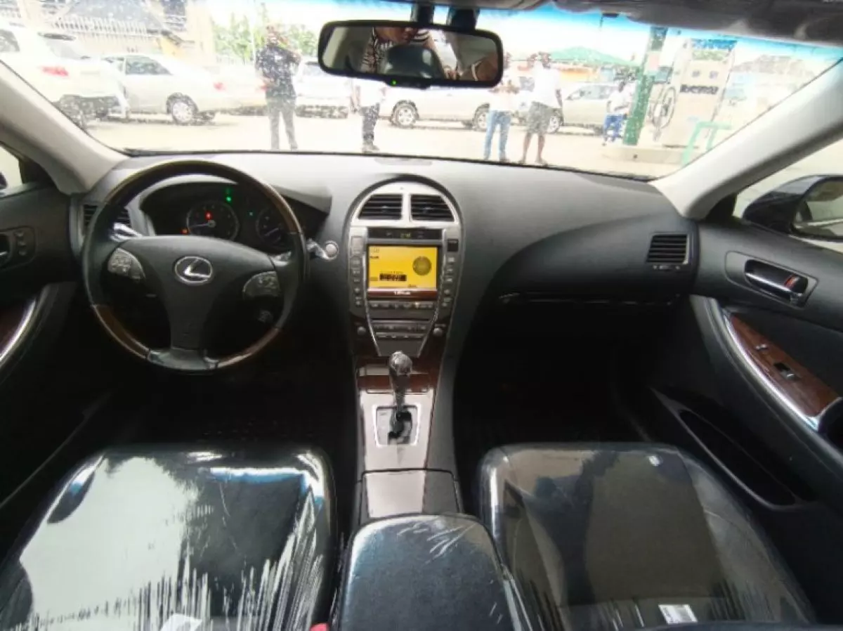 interiorFront