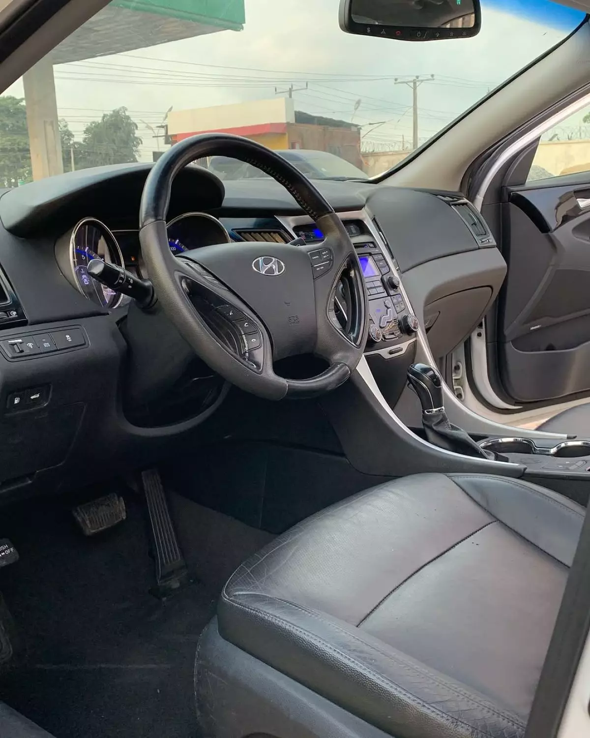 interiorFront