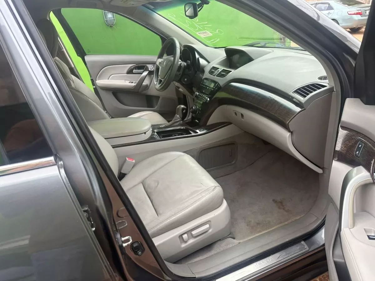 interiorFront