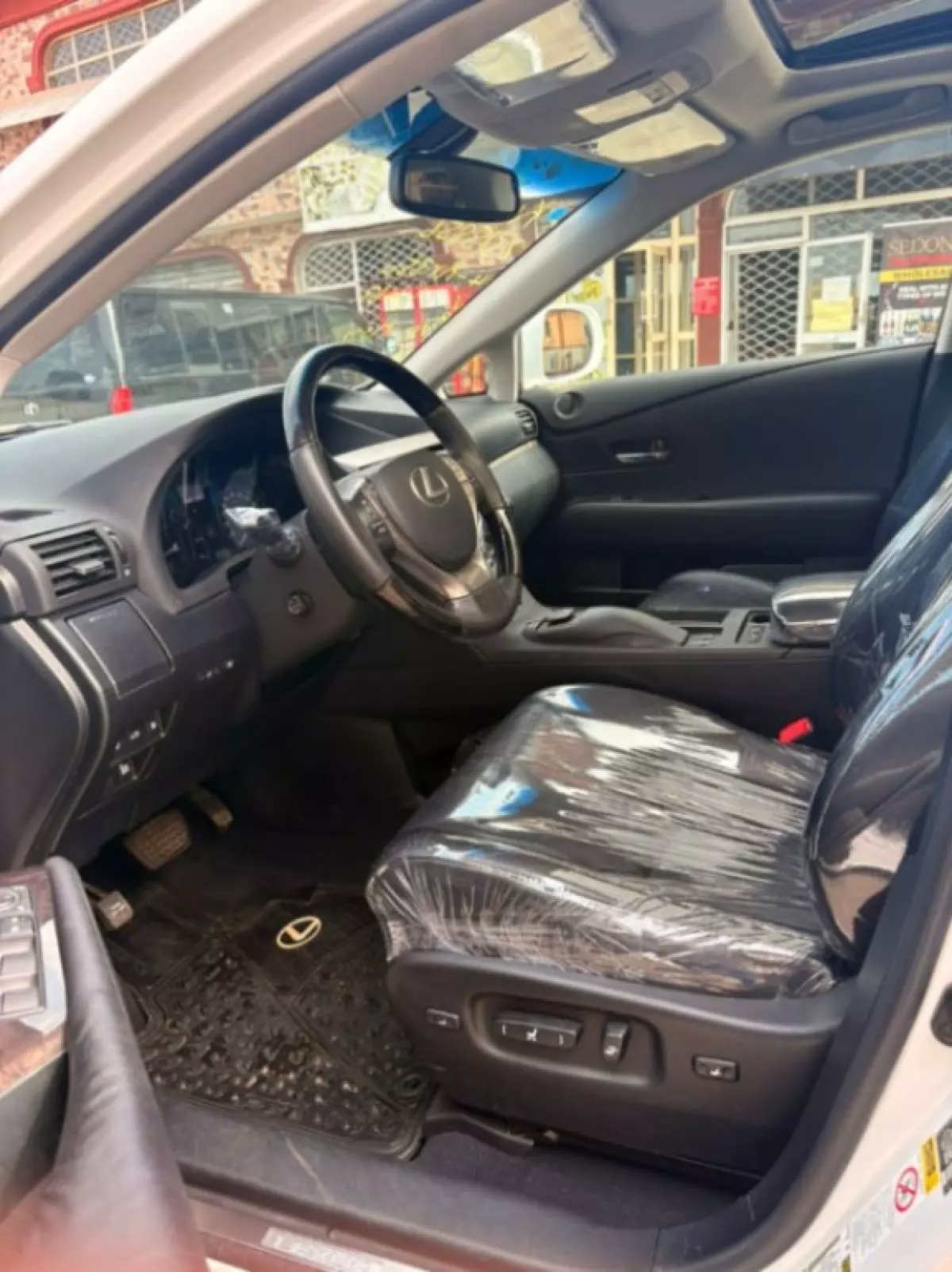 interiorFront