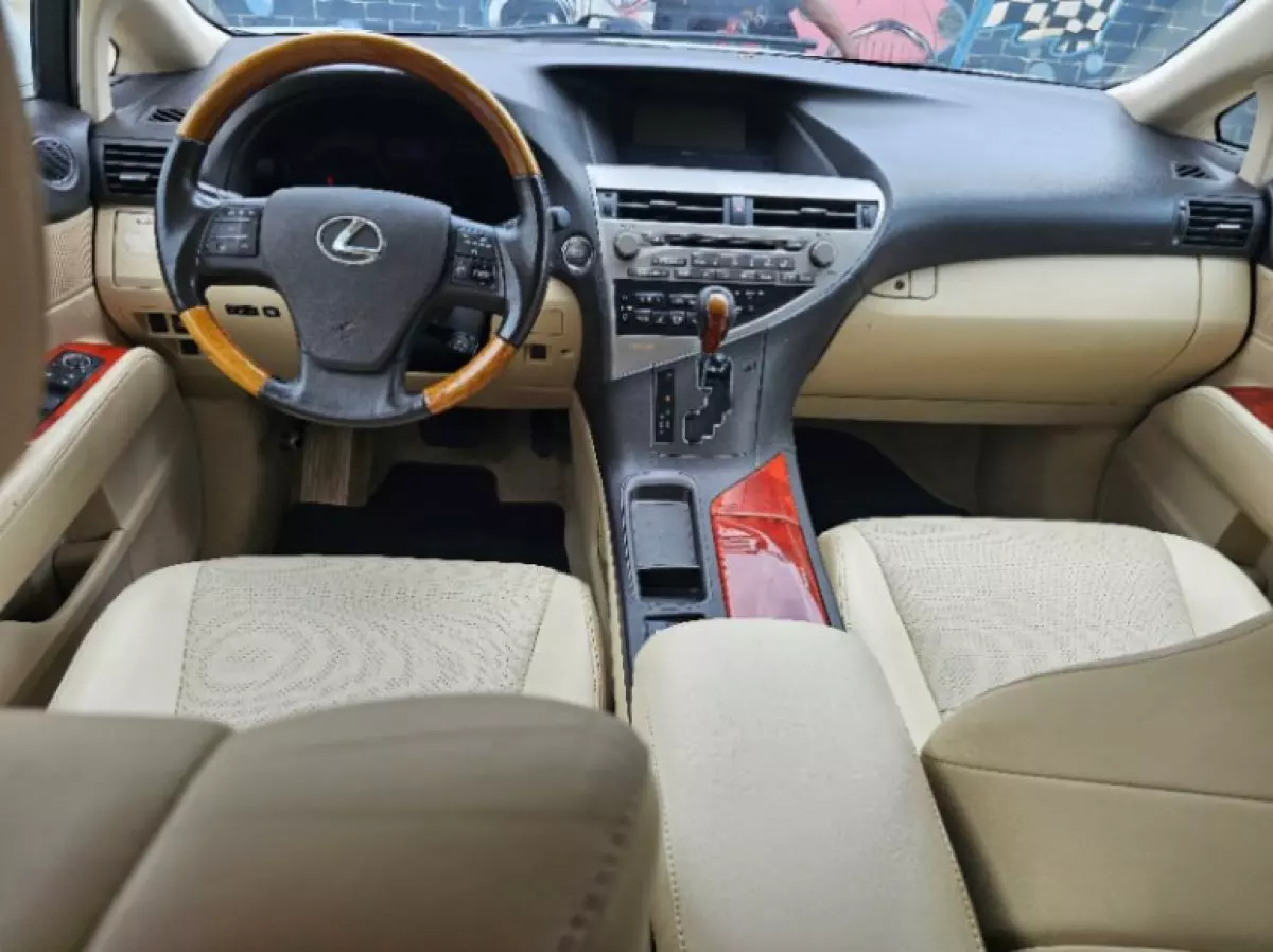 interiorFront