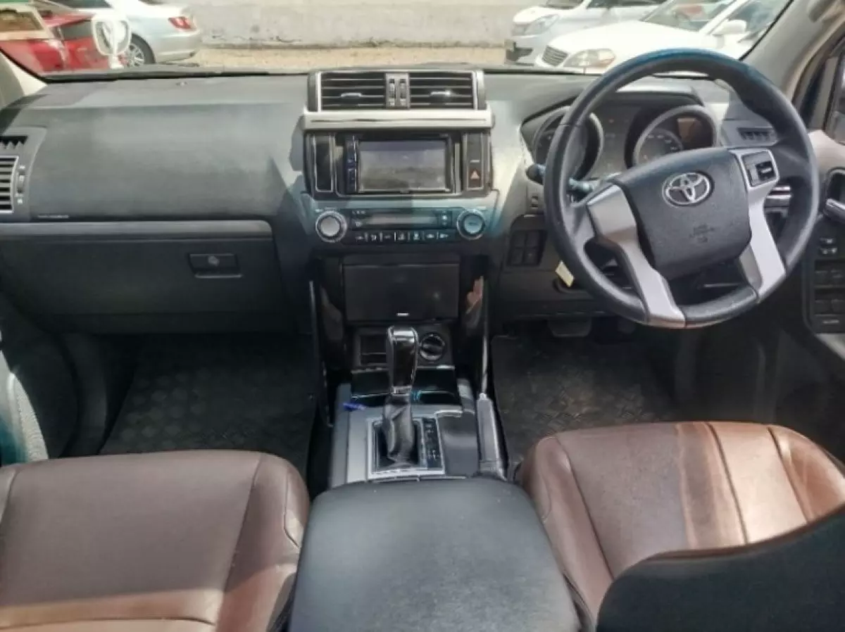 interiorFront
