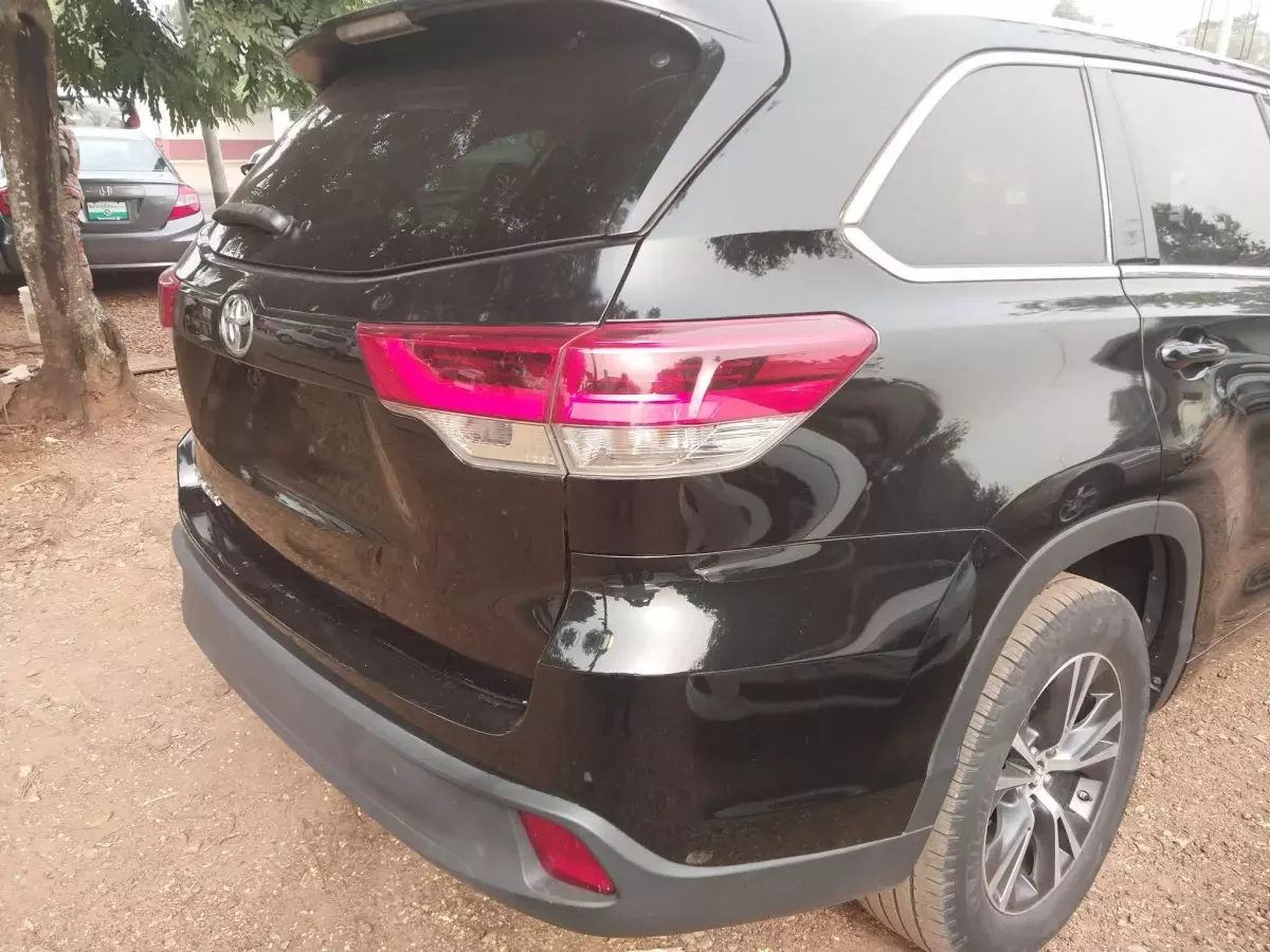 car Right Back