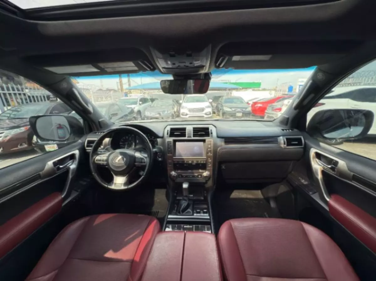 interiorFront