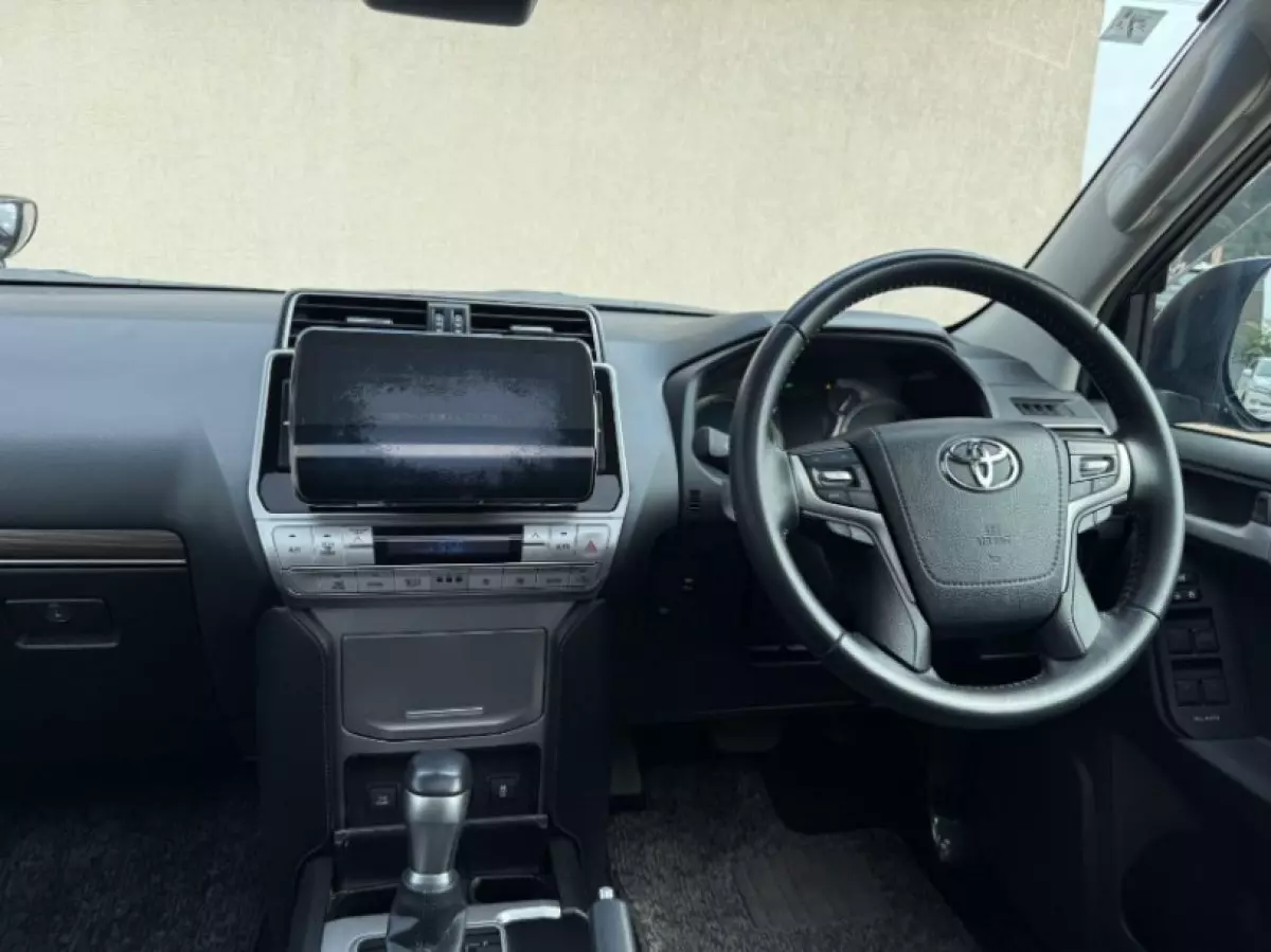 interiorFront