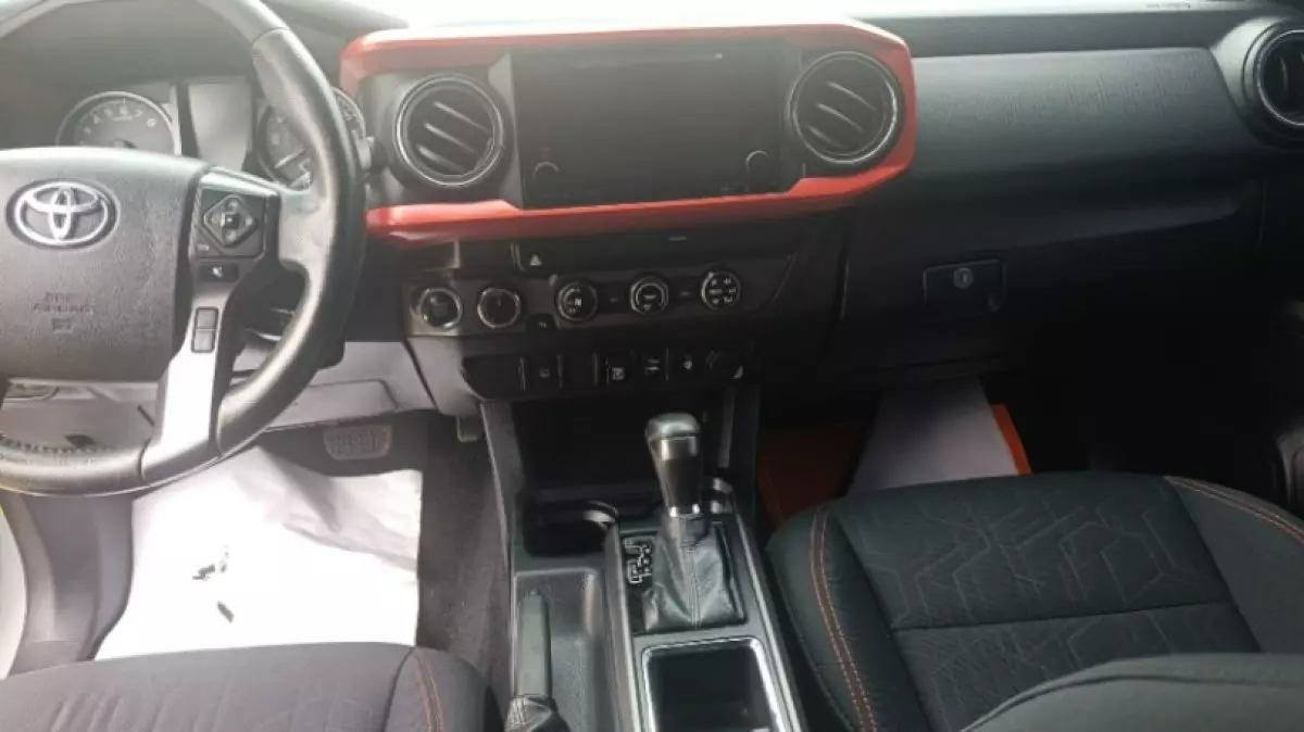 interiorFront