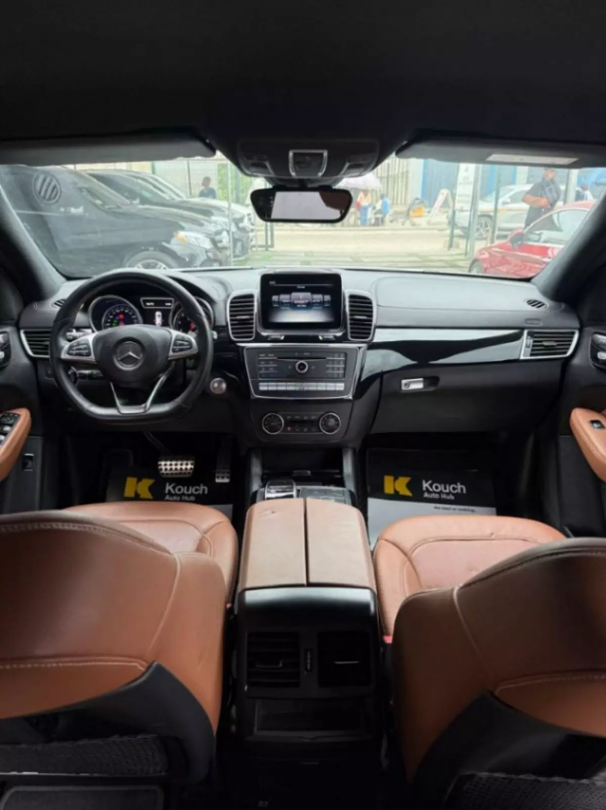 interiorFront