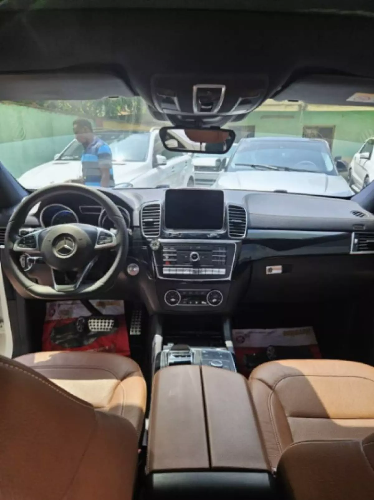 interiorFront