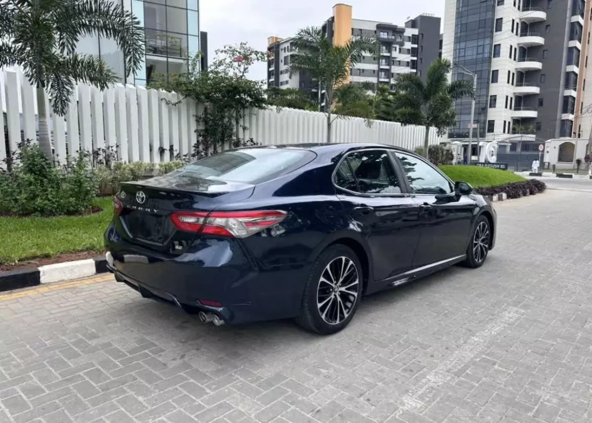 car Right Back