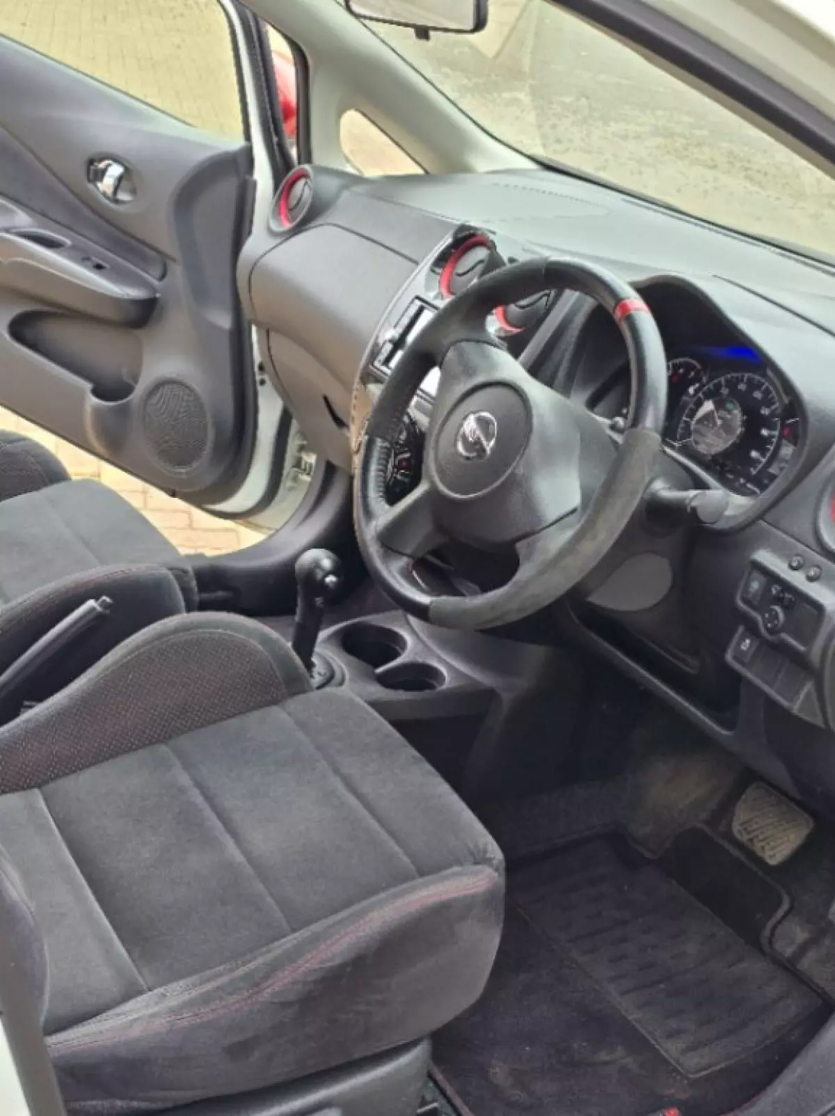 interiorFront