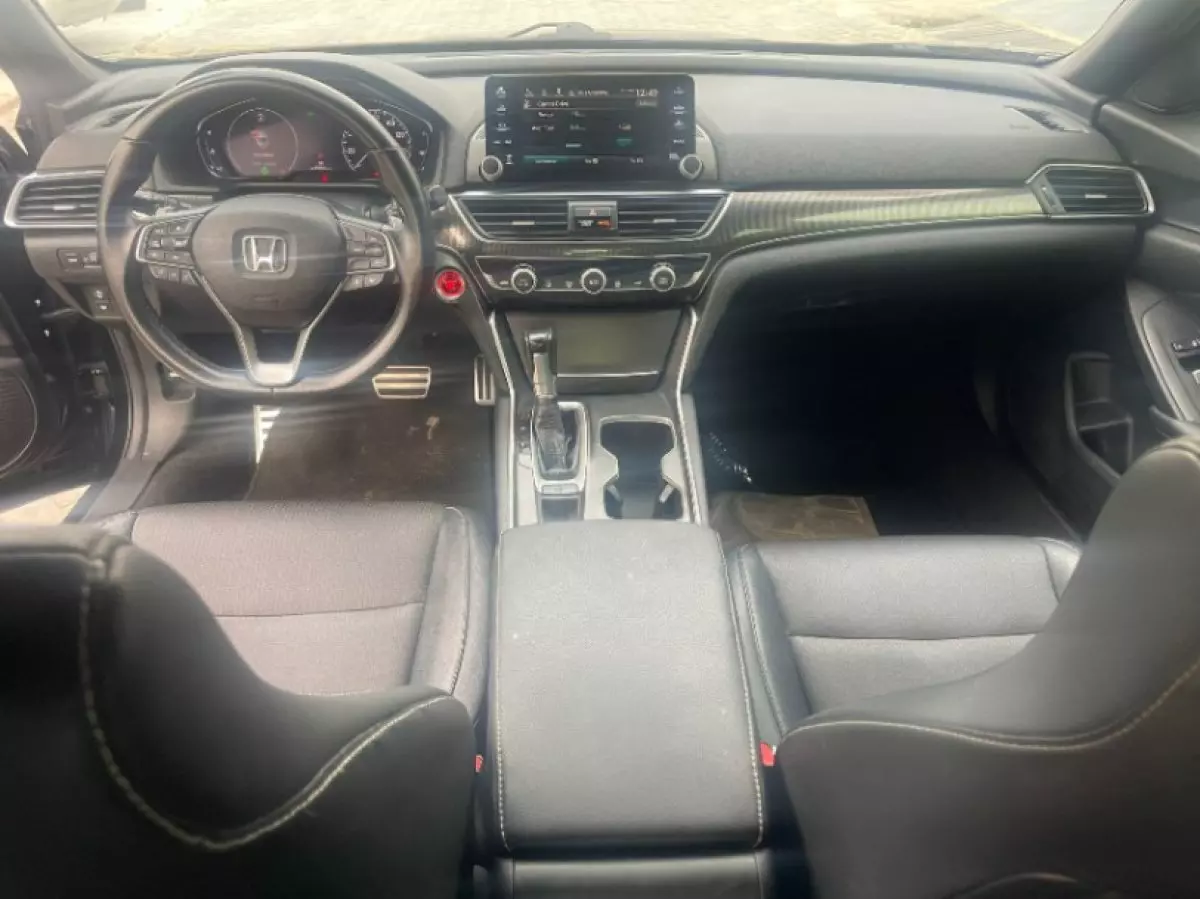 interiorFront