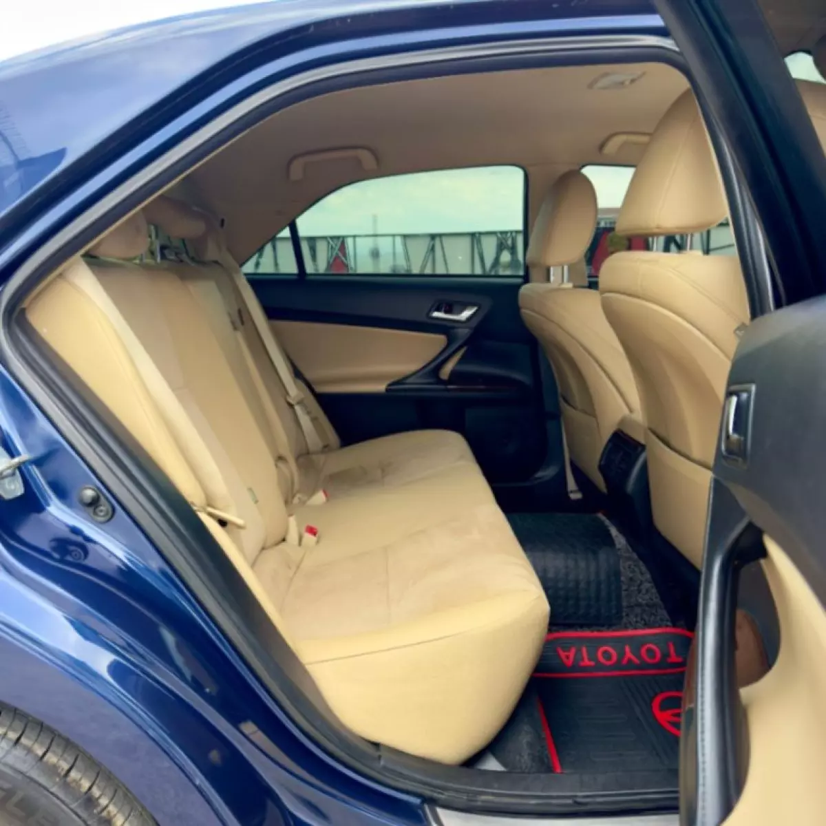 interiorBack