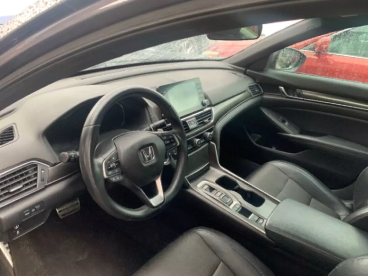 interiorFront