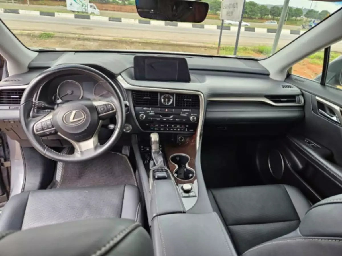 interiorFront