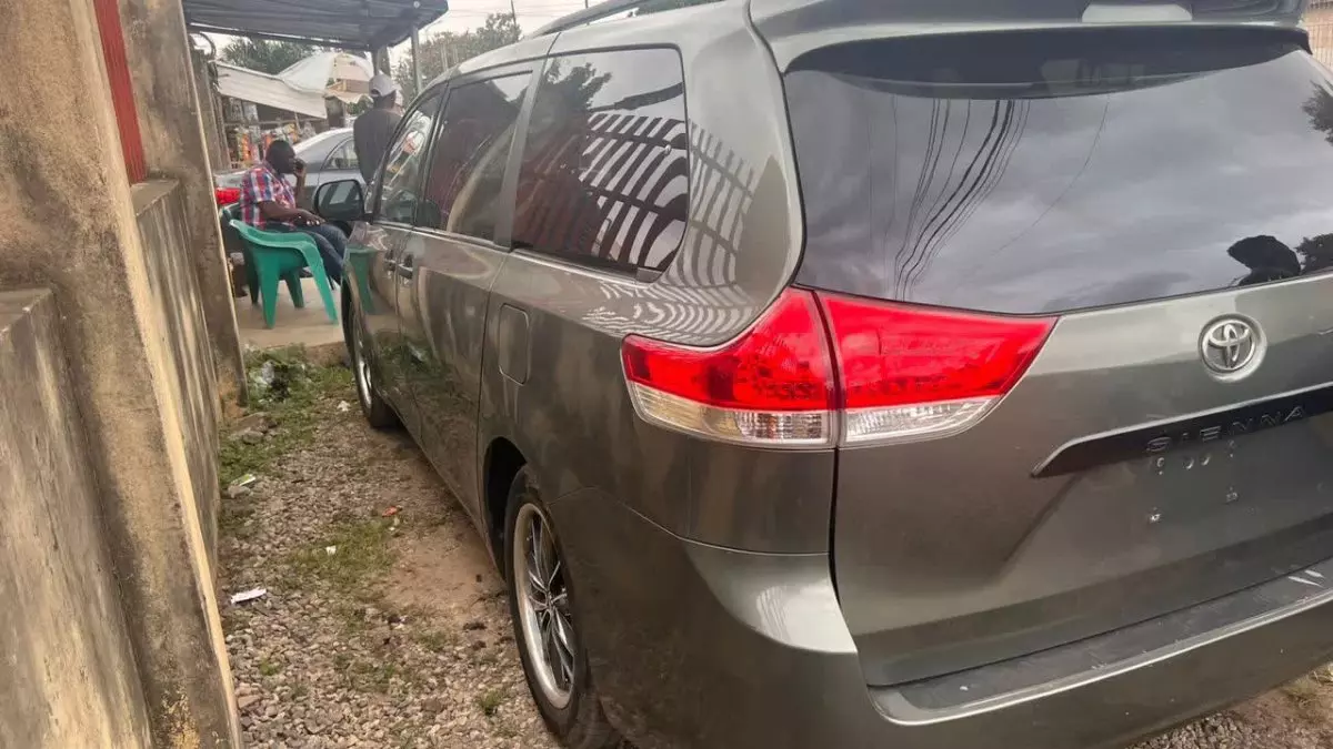 car Right Back