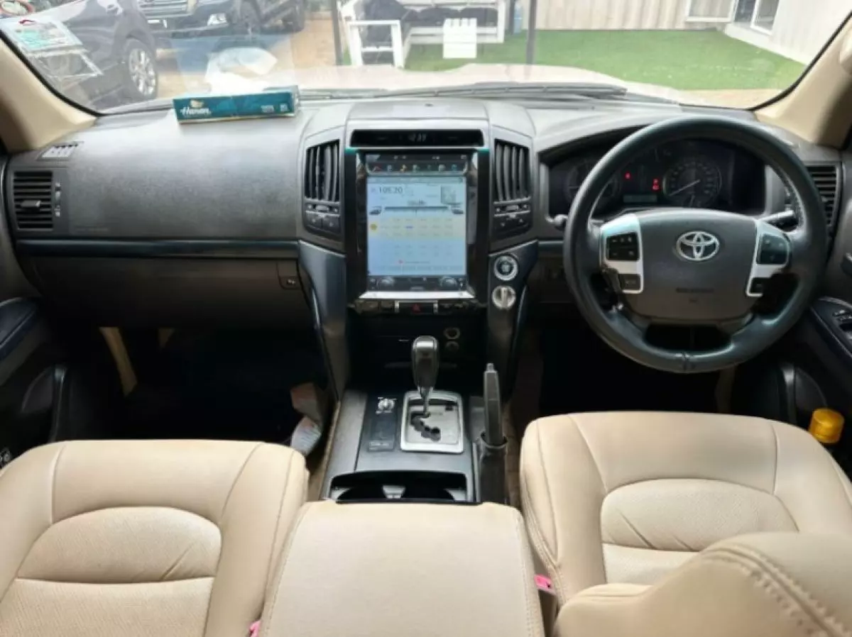 interiorFront