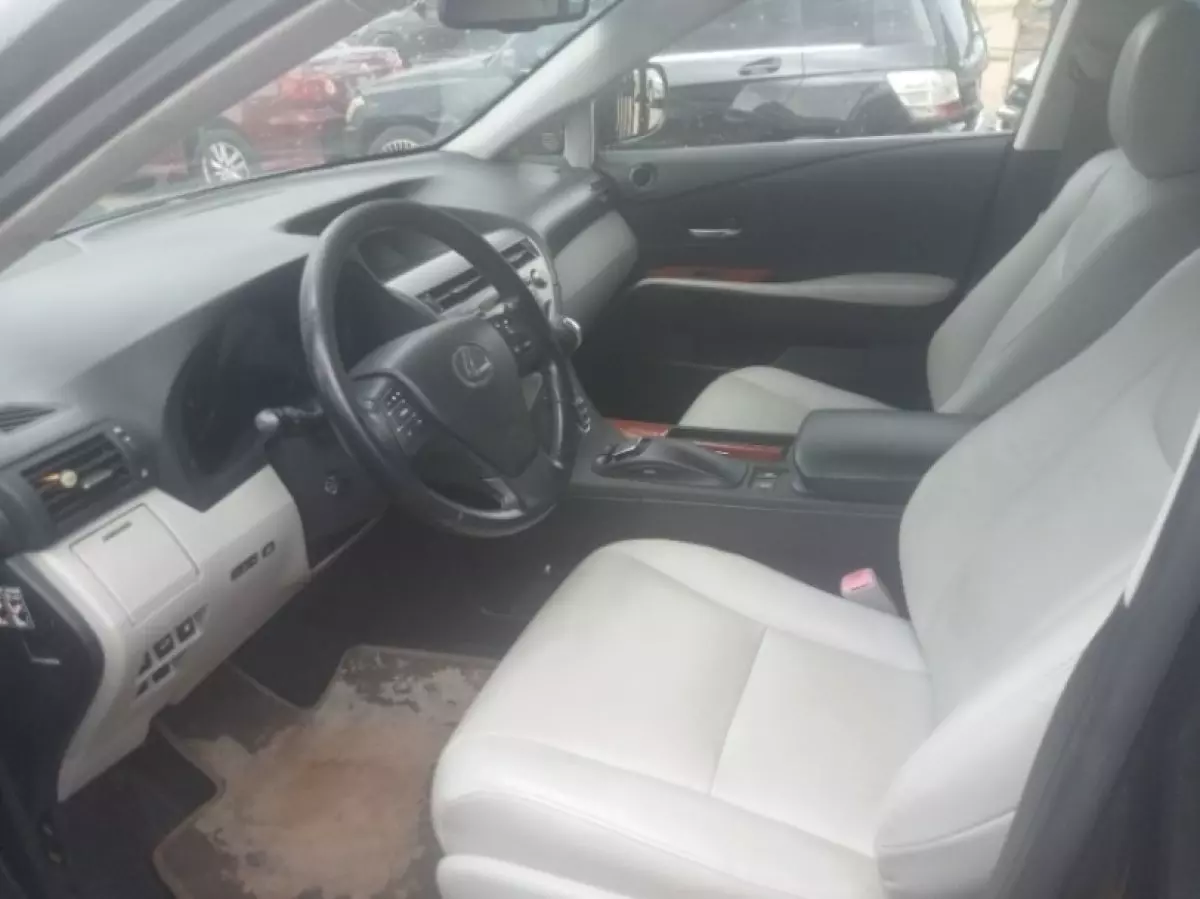 interiorFront