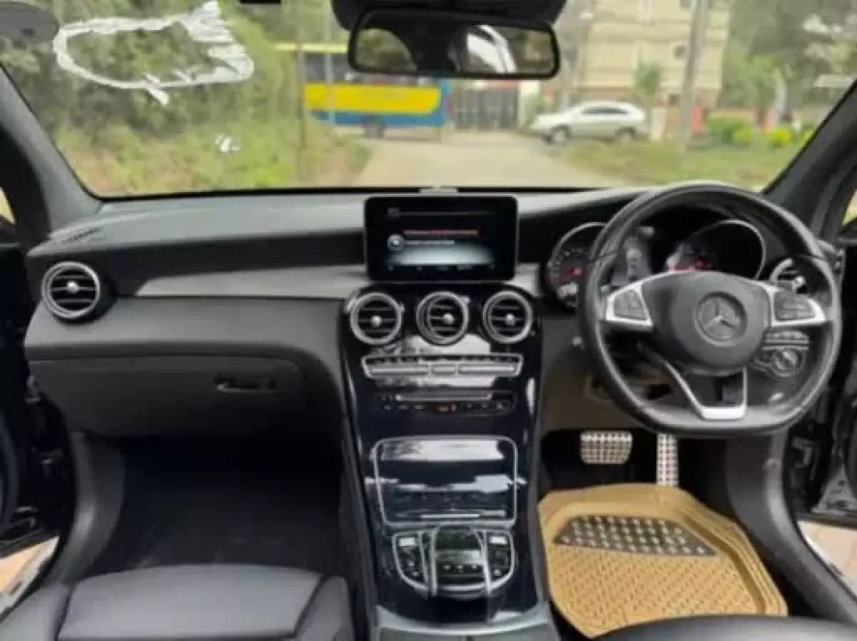 interiorFront