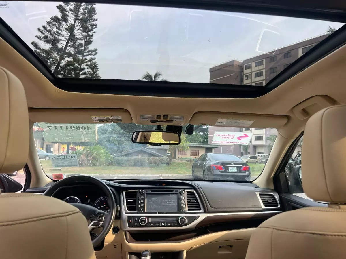interiorFront