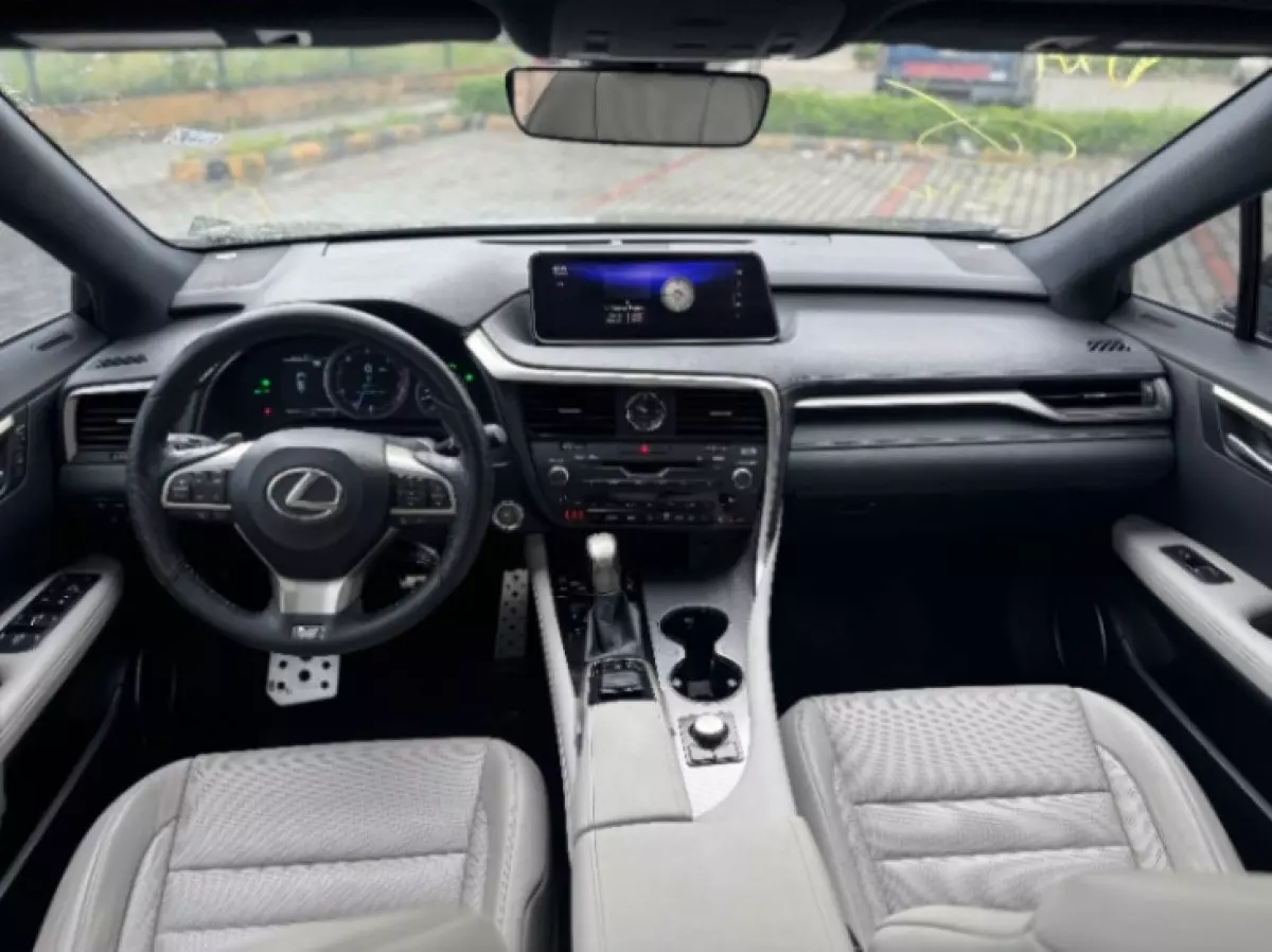 interiorFront