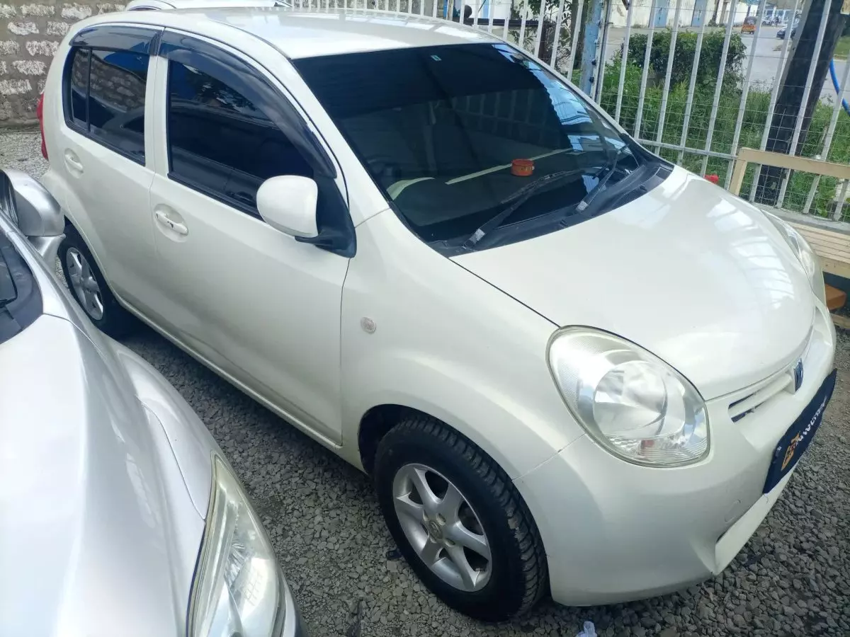 Toyota Passo - 2011
