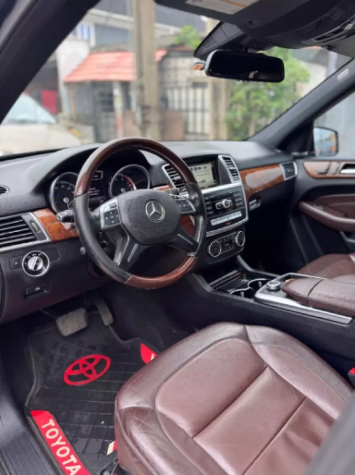 interiorFront