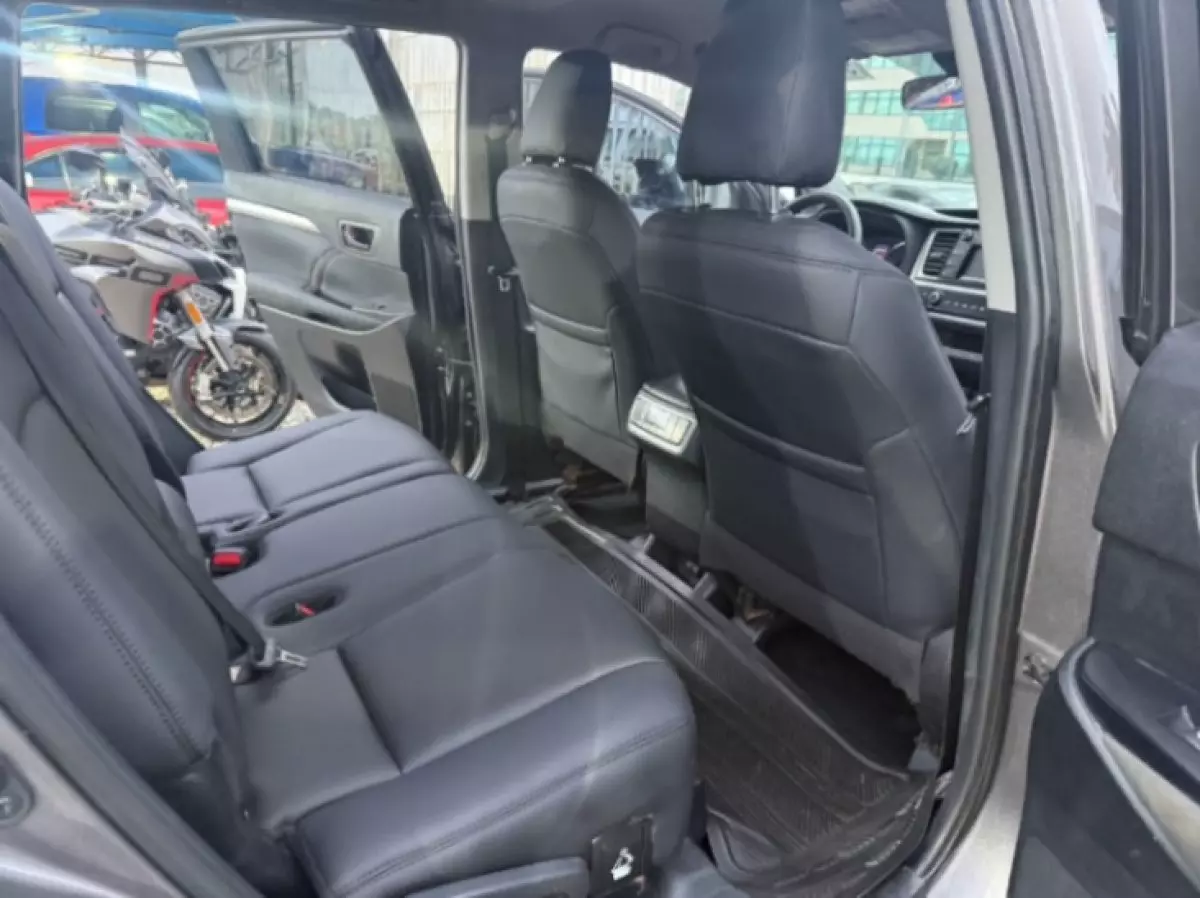 interiorBack