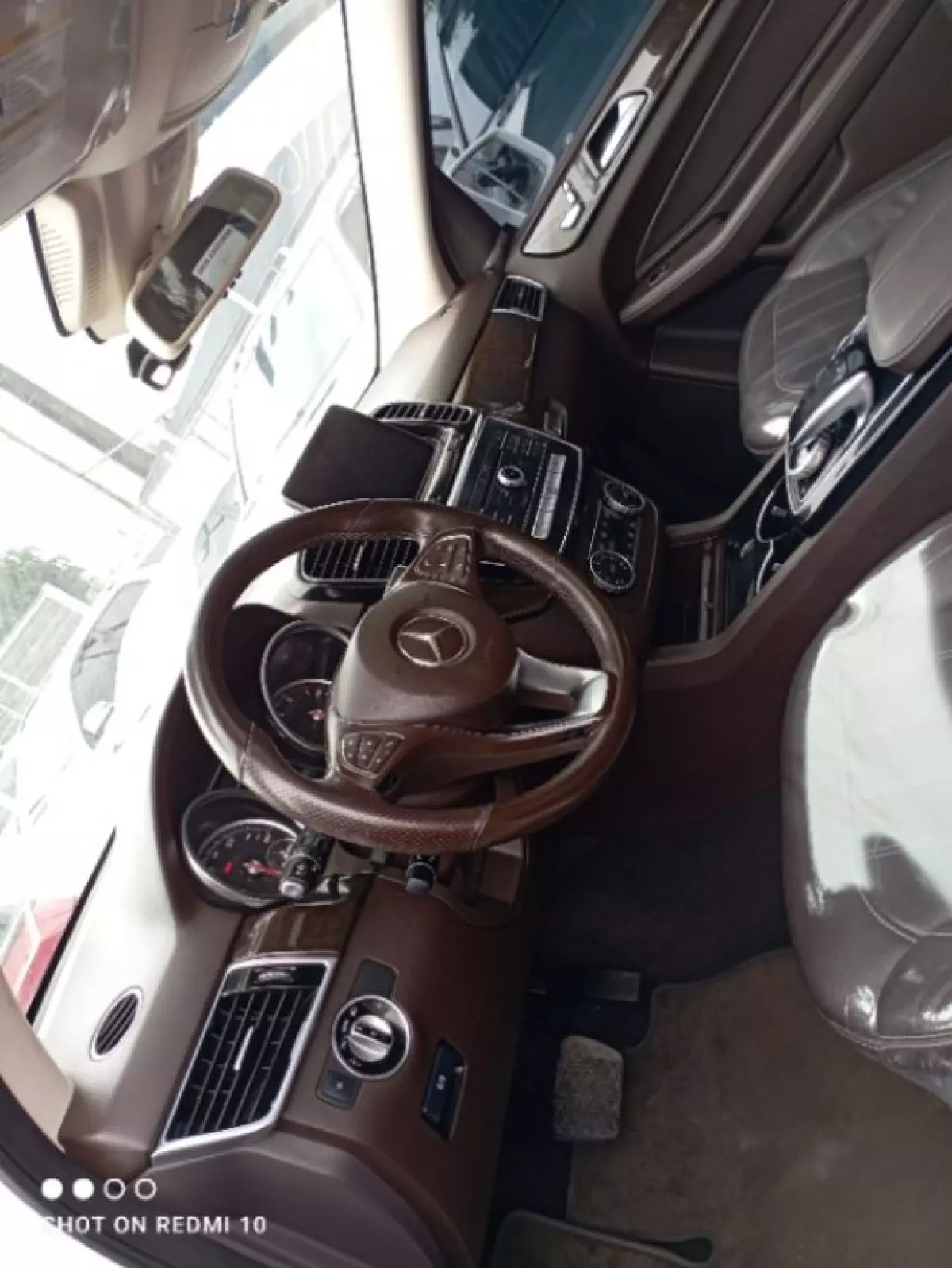 interiorFront