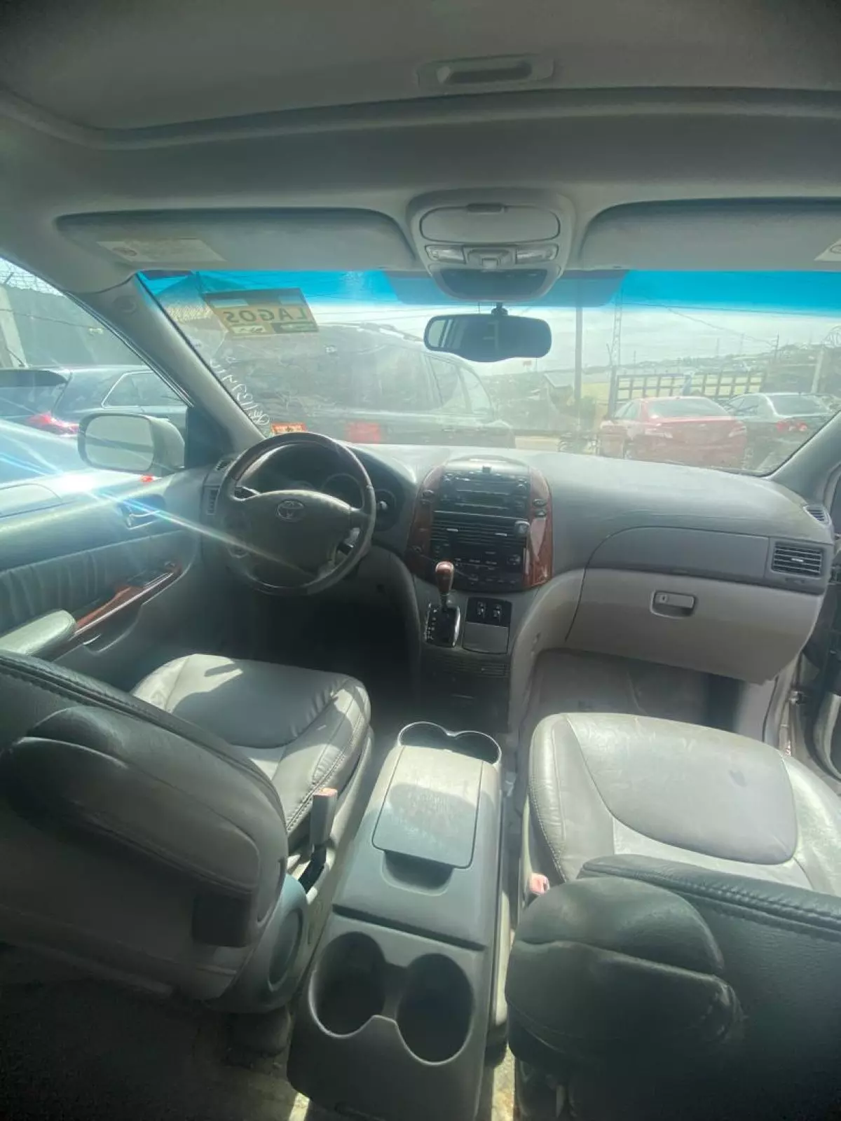 interiorFront
