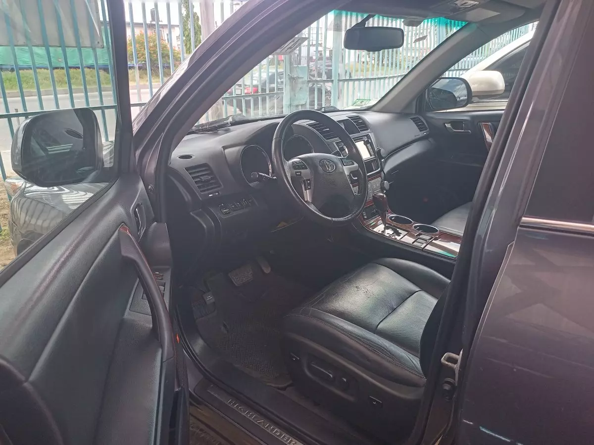 frontInterior2