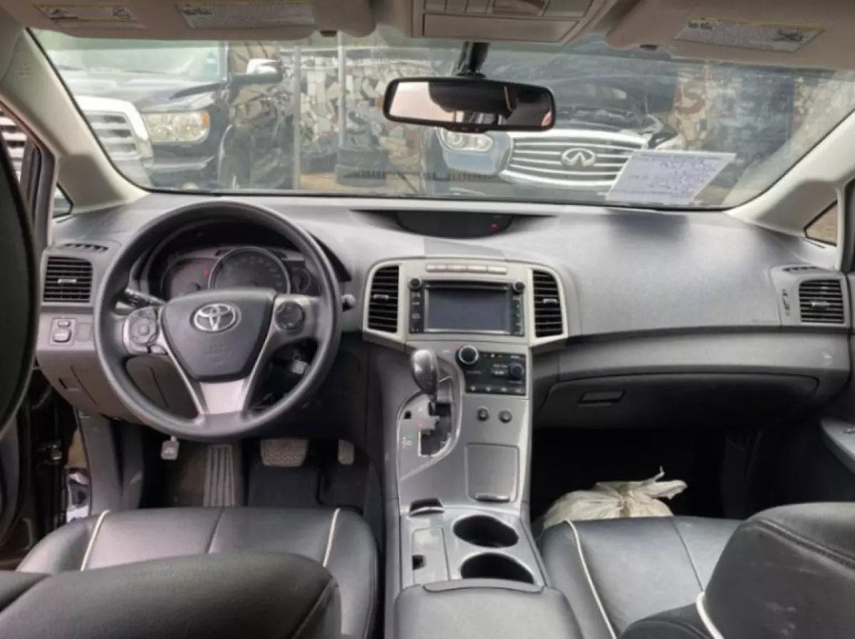 interiorFront