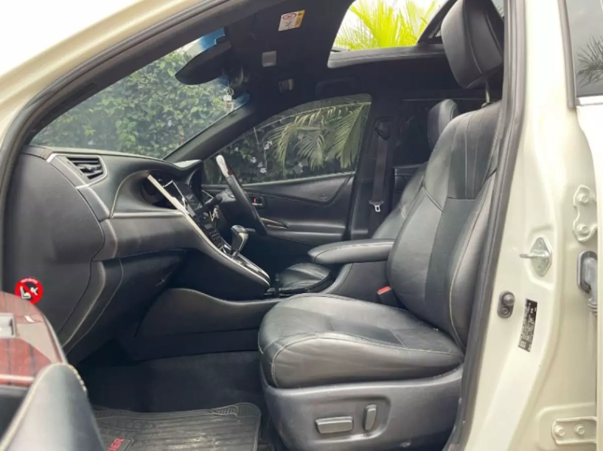 interiorFront