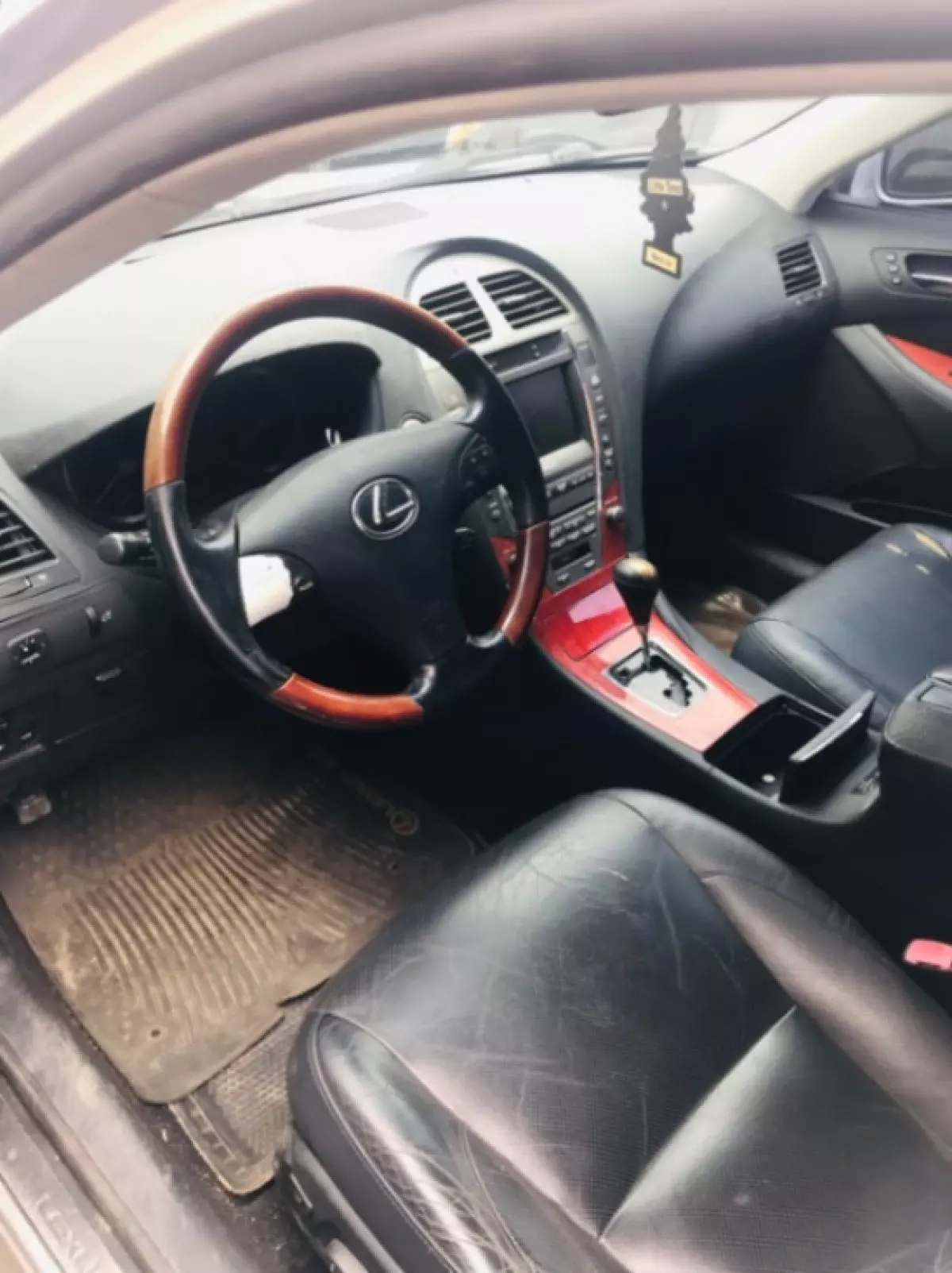 interiorFront
