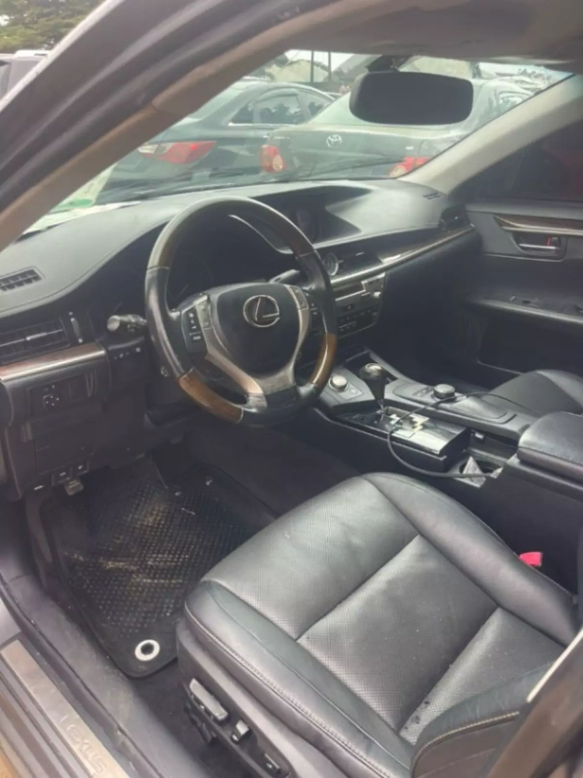 interiorFront
