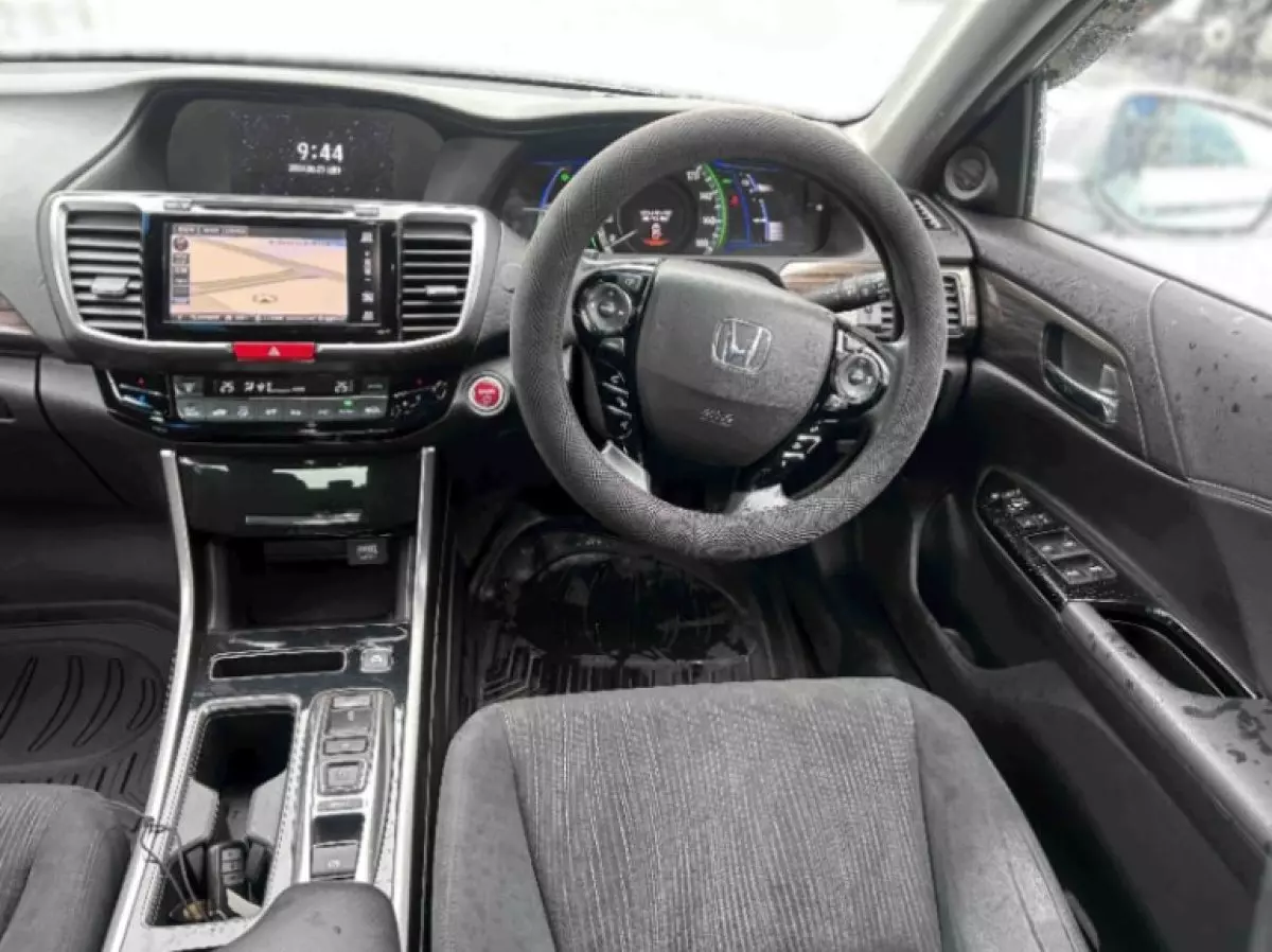 interiorFront